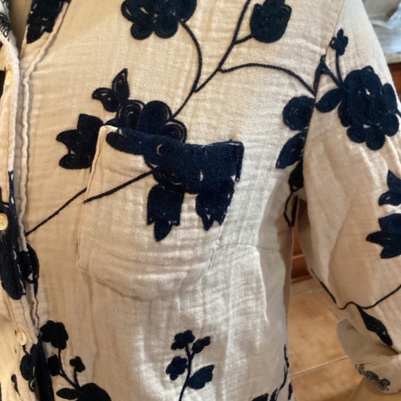 Anthropologie (Isabella Sinclair) Embroidered button down shirt, size small - Picture 4 of 10